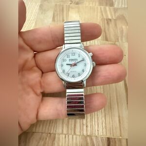 Dakota ladies steel classic watch NEW BATTERY